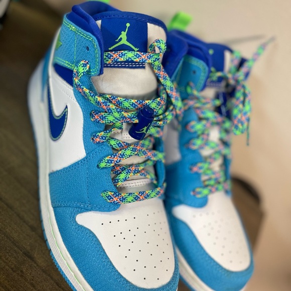 Nike Air Jordan 1 Mid SE GS Sprite - Picture 1 of 2